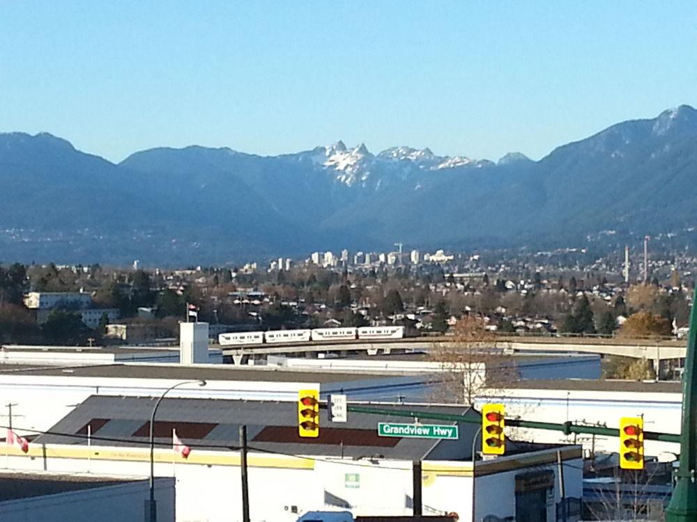 Coast Metro Vancouver Hotel Burnaby Extérieur photo