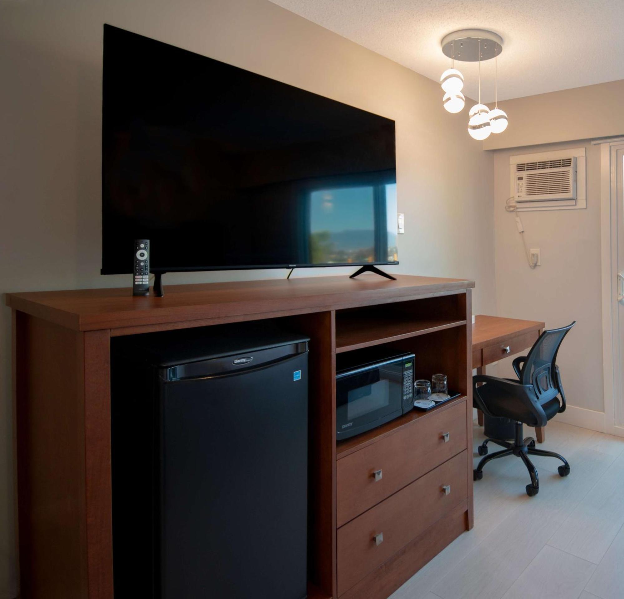 Coast Metro Vancouver Hotel Burnaby Extérieur photo