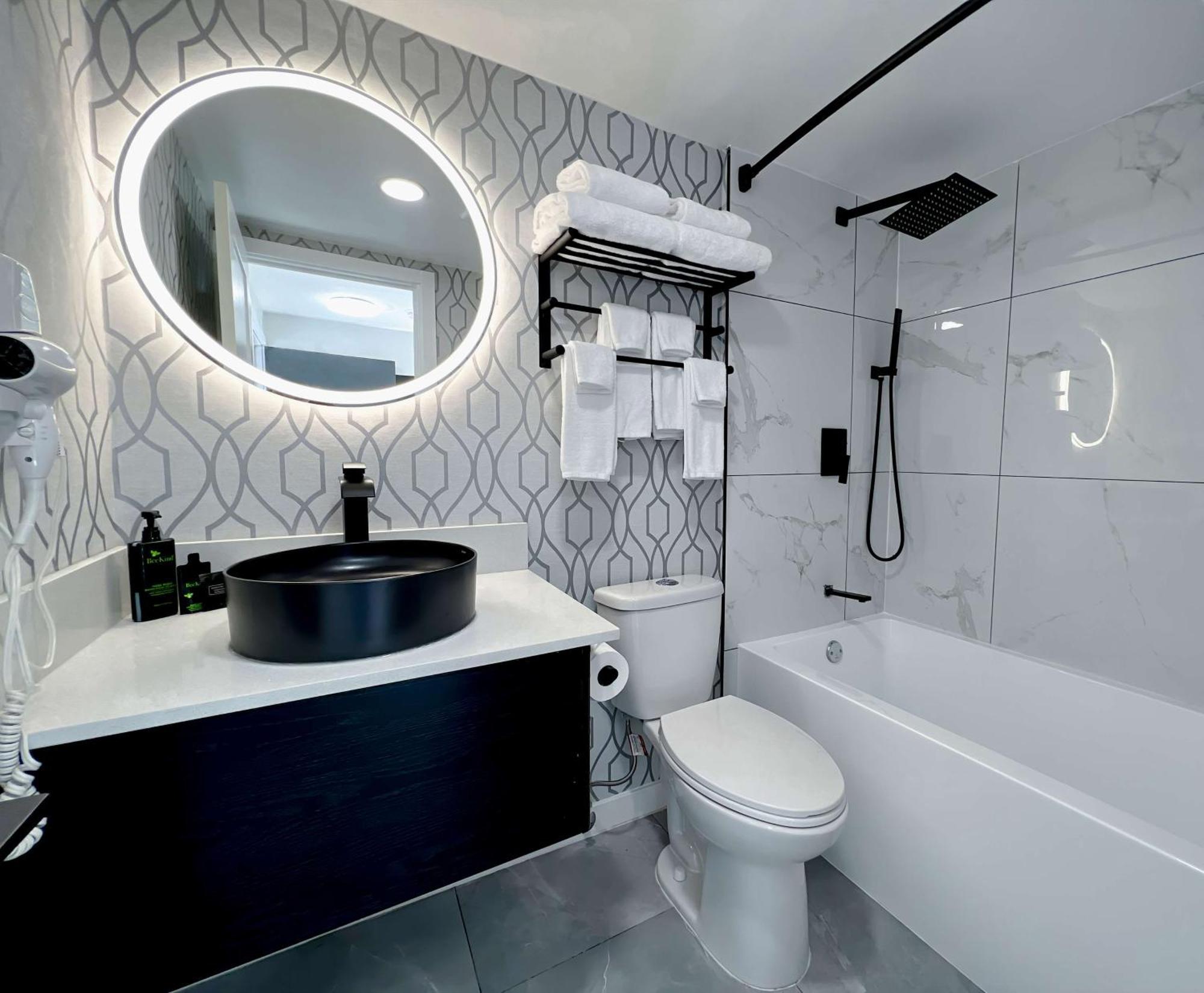 Coast Metro Vancouver Hotel Burnaby Extérieur photo