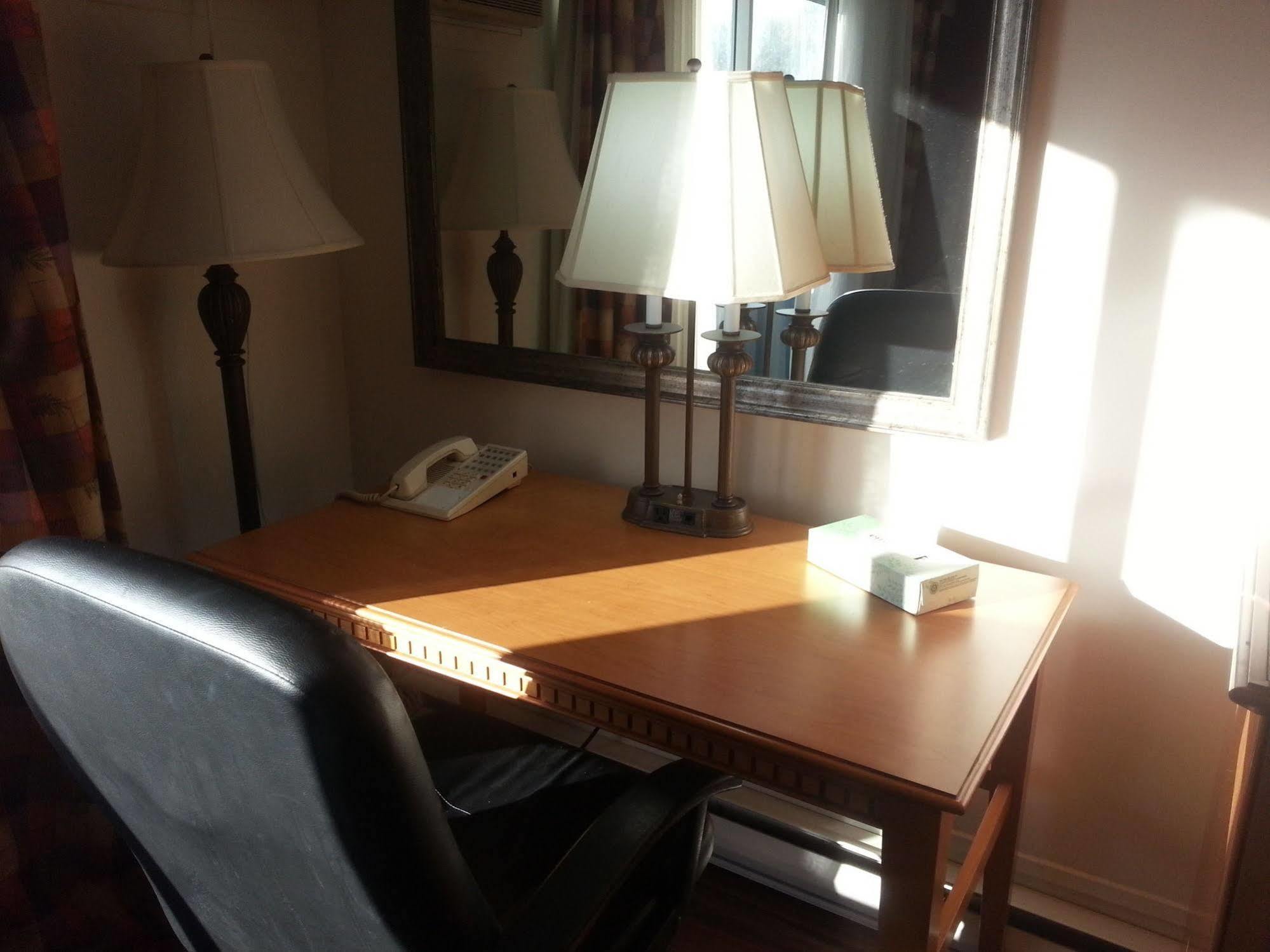 Coast Metro Vancouver Hotel Burnaby Extérieur photo